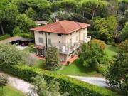 Case e ville in vendita di 665 m² in Via delle Macchie, 12