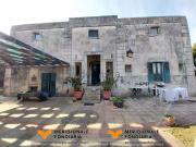 Case e ville in vendita di 680 m² in Via Maglie