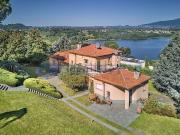 Case e ville in vendita di 690 m² in Via Al Maglio, 3