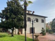 Case e ville in vendita di 699 m² in Via Amerigo...