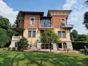 Case e ville in vendita di 700 m² in Via delle Ville, 9