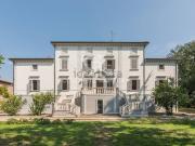 Case e ville in vendita di 718 m² in Via Reggiana, 5