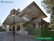 Case e ville in vendita di 730 m² in Via M. Pogliani, 24