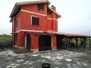 Case e ville in vendita di 750 m² in Strada di Colle...