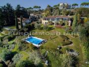 Case e ville in vendita di 750 m² in Via Antonio Meucci, 8