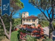 Case e ville in vendita di 759 m²