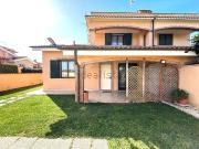 Case e ville in vendita di 76 m² in Via Campo di Carne