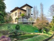 Case e ville in vendita di 800 m² in Via Adua