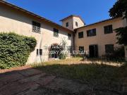 Case e ville in vendita di 800 m² in Via Vecchia di...