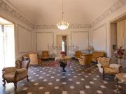Case e ville in vendita di 877 m²