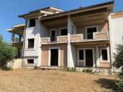 Case e ville in vendita di 880 m² in Via Leonardo Petruzzi