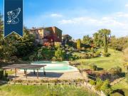 Case e ville in vendita di 900 m²