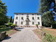 Case e ville in vendita di 900 m² in Via nuova per pisa