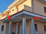Case e ville in vendita di 90 m² in Via Amalfi