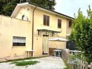 Case e ville in vendita di 90 m² in Via Lombardia, 56