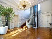 Case e ville in vendita di 910 m²