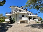 Case indipendenti in vendita a Fermo