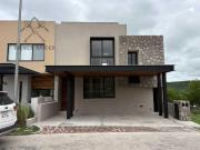 Casen en Renta Altozano, Recámara P/B, Amplio Jardín,...