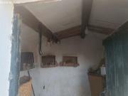 Caseta de aperos con agua del pueblo