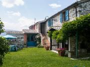 Casolare con 4 appartamenti e piscina 400m² Cagli