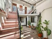 Casona de 4 dormitorios más oficina, 2 cocheras y...