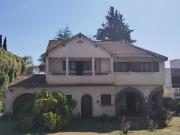 Casona en Unquillo, pleno centro, gran terreno