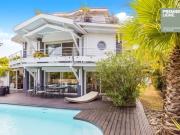 CASSY VILLA EN 1ÈRE LIGNE VUE SUR LE PORT