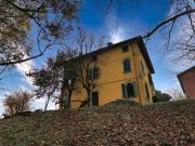 Castelvetro, un casale che solletica i sensi 227m²...