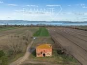 Castiglione Del Lago Pg, dintorni: Casale in pietra e...