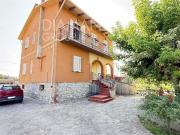 Castiglione del Lago Pg, loc. Piana: Casa indipendente...