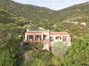 Cavalaire Sur Mer: maison à acheter avec AGENCE DE CAVALAIR