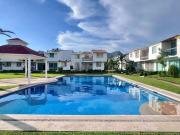 Caza en joyas diamante atrás de Walt mart