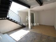 Celaya Centro: Propiedad con 2 departamentos iluminados...