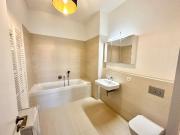 Central 3 room apartment with superb view of the park...