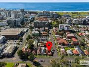 Central 4 Bedroom Home – Walk to Wollongong CBD
