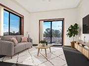 Central CBD Top Floor Apartment