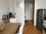 Central living in bright and quiet area near...