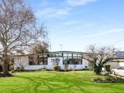 CENTRAL LOCATION AND DECEIVING IN SIZE