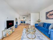 Central Milton Keynes MK9, 2 bed flat to rent, £3,150...