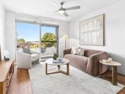 Central Mosman Apartment with Leafy District Outlooks