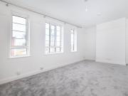 Central Parade, St. Marks Hill, Surbiton KT6, 2 bed flat...