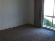 Central Position Unit Close to Shops