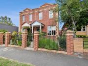 Central Townhouse in a Prime Lifestyle Location