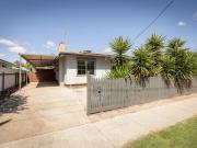 Central WODONGA Charm With A DECK PLUS GRANNY FLAT...
