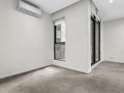 CENTRALLY LOCATED ONE BEDROOM APARTMENT WITH WHITEGOODS...