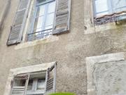 Centre historique Maison de ville avec local commercial