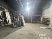 Centre ville ! Entrepôt de 160 m2 au sol avec bureau et pl