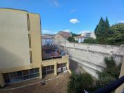 Centre ville grand studio rénové à louer avec balcon et park