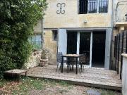 CENTRE VILLE: GRAND T3 MEUBLE AVEC JARDINET