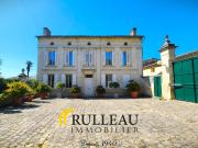 CENTRE VILLE: Maison de maître avec dépendance et beau...
